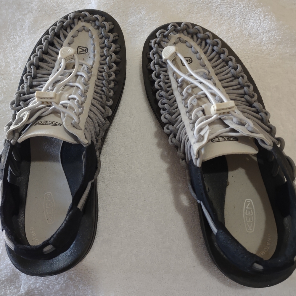 Keen shoes with a leather top and elastic string closures.
